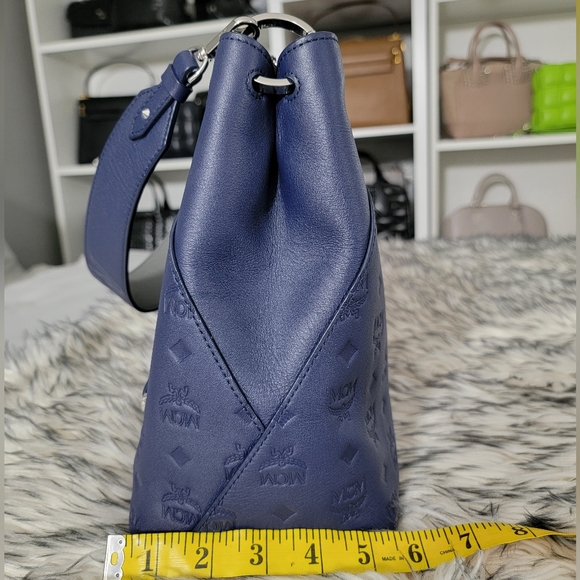 Rare MCM Calfskin Leather Ottomar Medium Klara Embossed Hobo Navy Blue - Picture 5 of 13